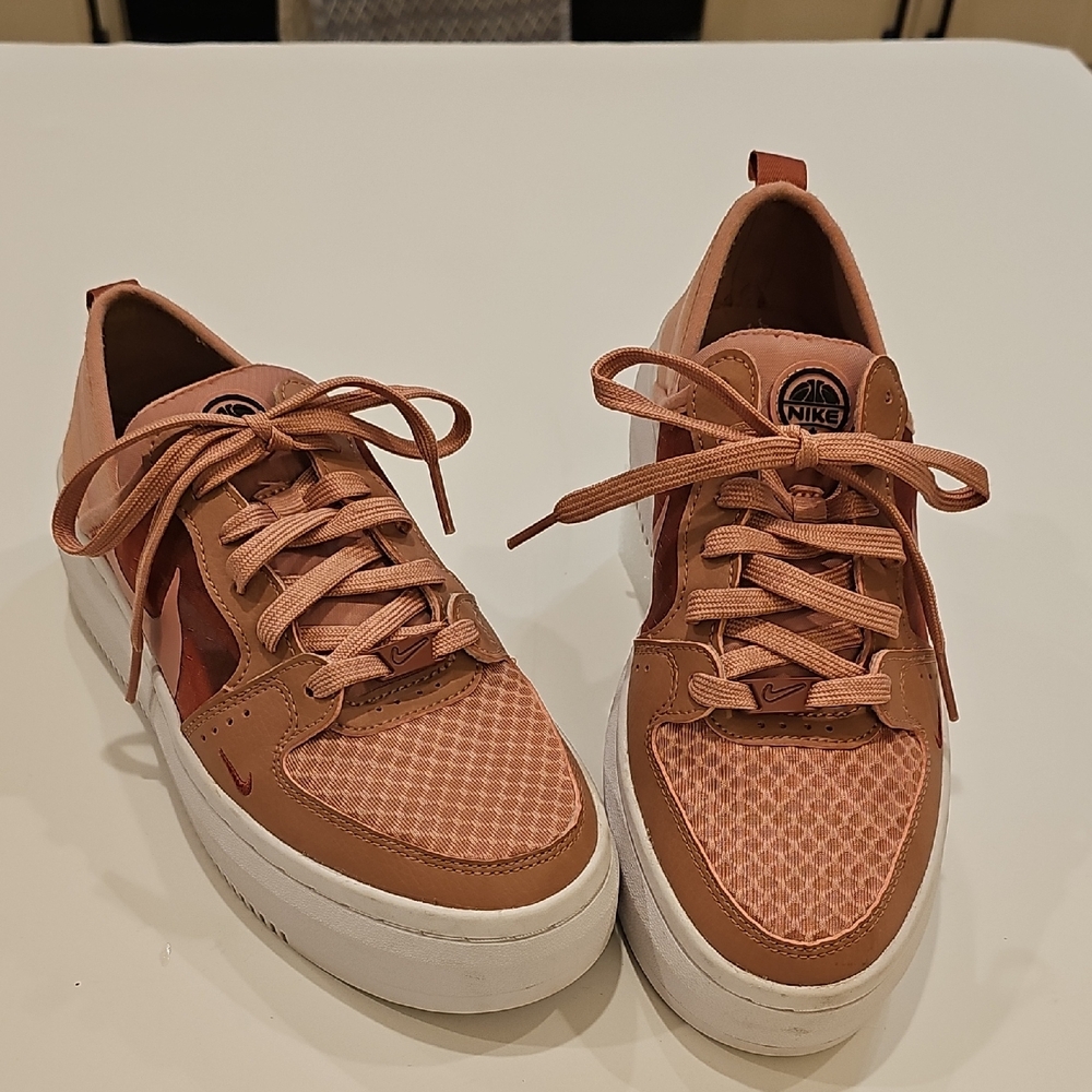 Nike Women’s Court Vision Alta Txt Platform Low-Top Sneakers Pink Size 7.5